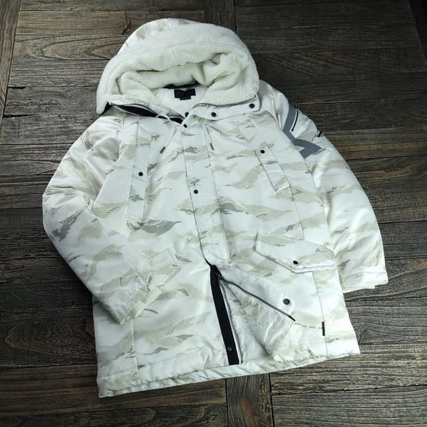 [나이키] 조던 카모 패턴 오버핏 덕다운 후드 야상 패딩 M18495