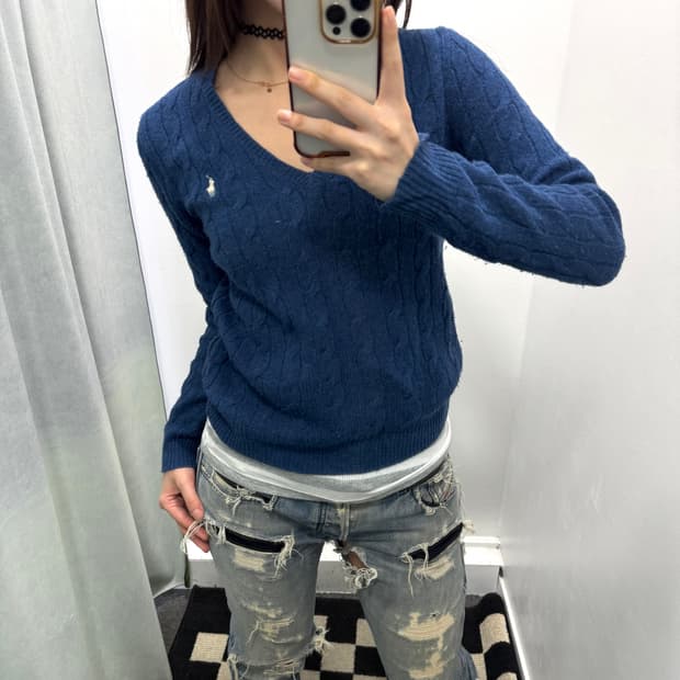 폴로 블루 브이넥 케이블 니트