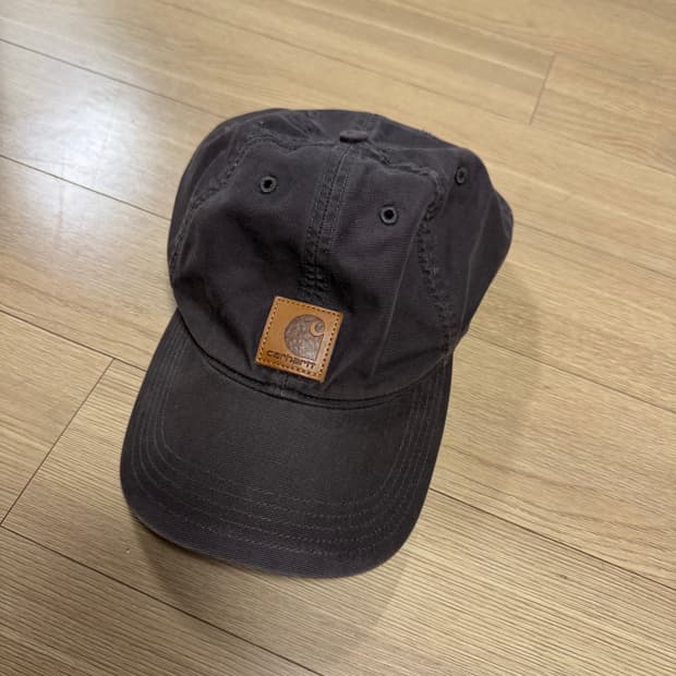 칼하트 캔버스 레더 패치 캡 다크브라운