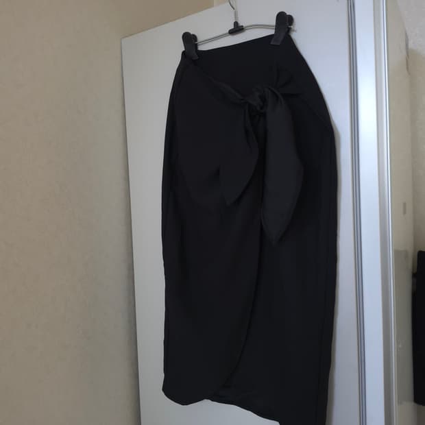 새상품)앤아더스토리즈 랩 롱 스커트