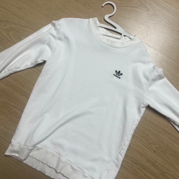 아디다스 화이트 맨투맨