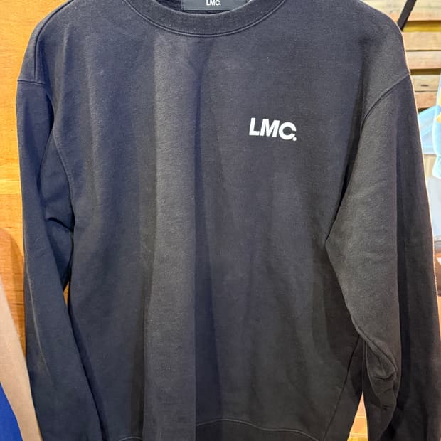 LMC 블랙 맨투맨