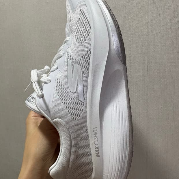 스케쳐스 맥스쿠션 운동화 한번착용(정가139,000)