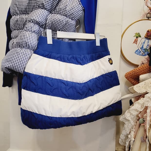 파리게이츠 구스스커트. 블루폴라