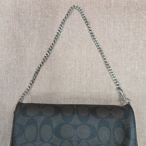 코치 시그니처 체인 미니 숄더백