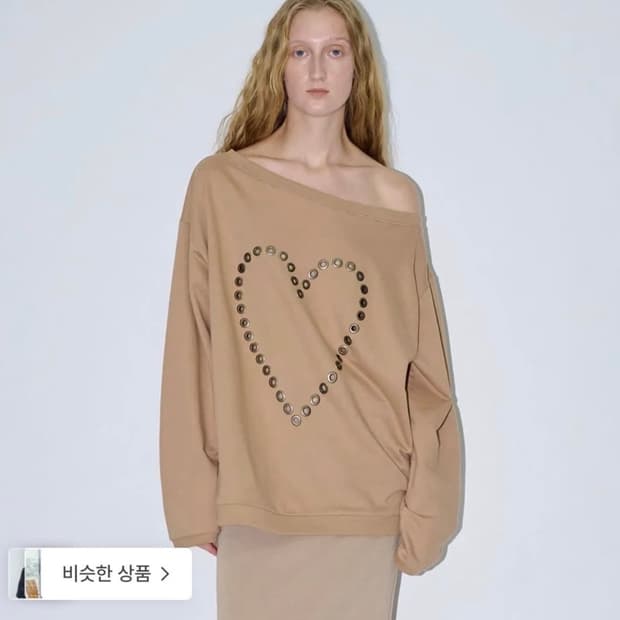 폴리수엠 하트 아일렛 티셔츠 베이지