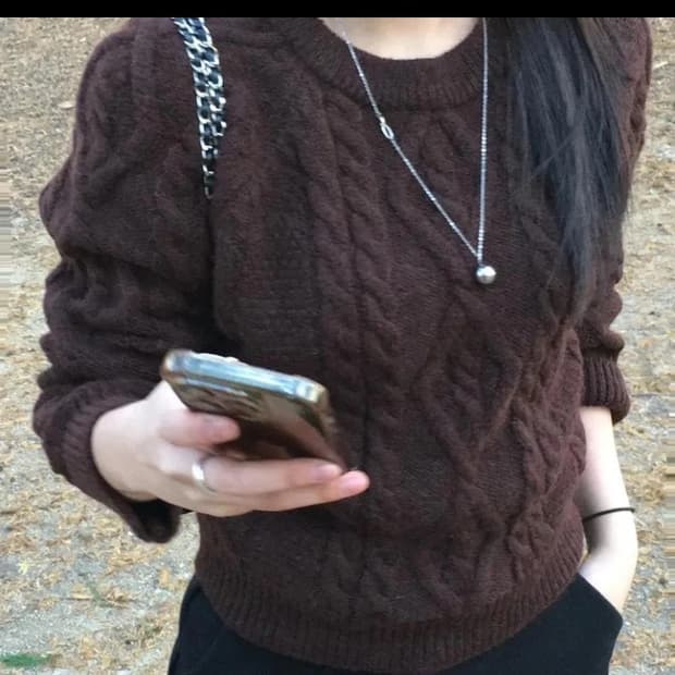 브라운 꽈베기 니트