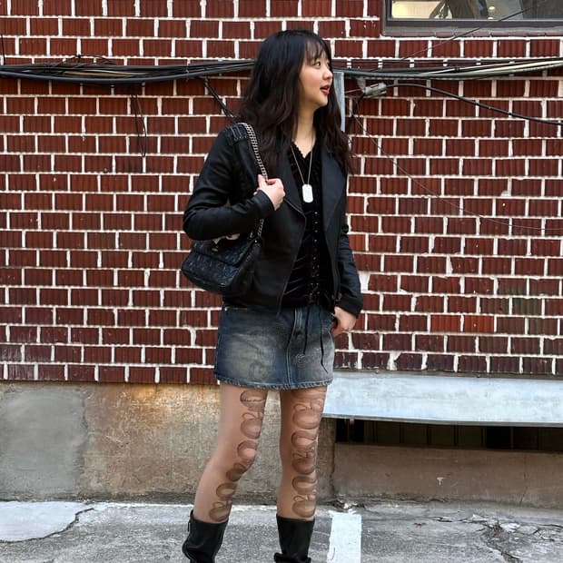 게스 자켓 아일렛 벨벳 롱슬리브 큐빅 데미지 미니 스커트 코디