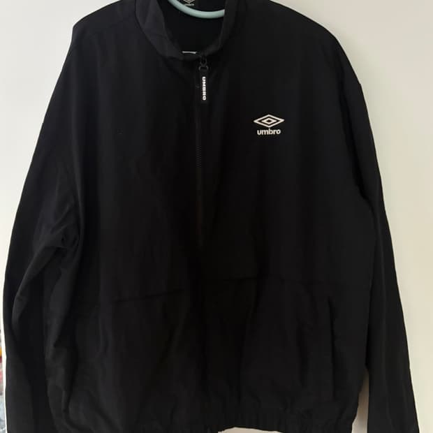 엄브로 바람막이 블랙