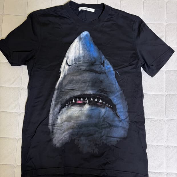 지방시 샤크 반팔티 M