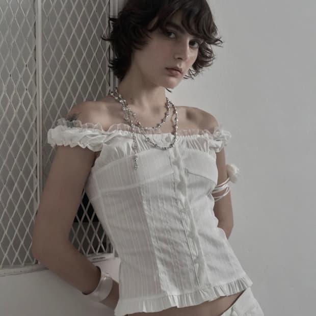 어니브 ANIV FRILL SHORT RUFFLE BLOUSE WHITE