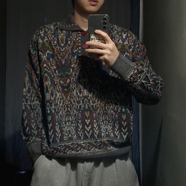 빈티지 그레이 멀티컬러 에스닉패턴 알파카 울 블렌드 하프버튼 카라넥 니트