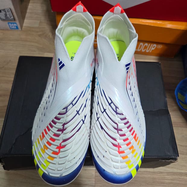 새상품/풀박스) 아디다스 프레데터 엣지+ FG J (240mm) 