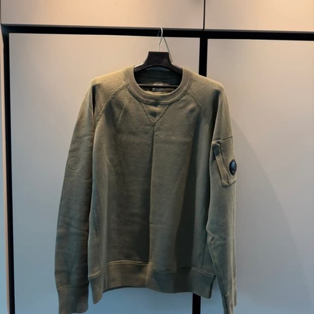 cp컴퍼니 렌즈 맨투맨 카키