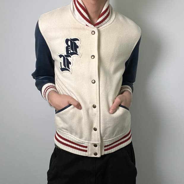 00's 버버리 블루 라벨 로고 와펜 가죽 소매 바시티 자켓 M