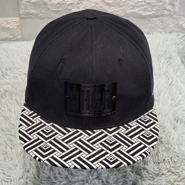 L5-1:HHGR 메탈 로고 블랙 스냅백(56-60)