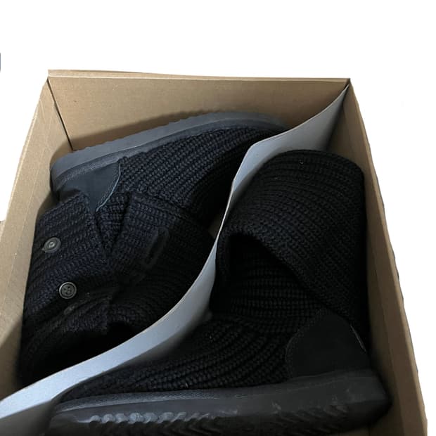 블랙 단추 니트 어그 (220)