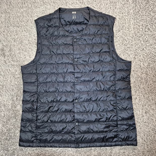 유니클로 남성 경량 다운 패딩 조끼 L