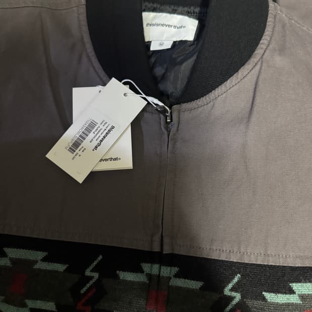 M사이즈 디스이즈네버댓 라인 봄버 차콜