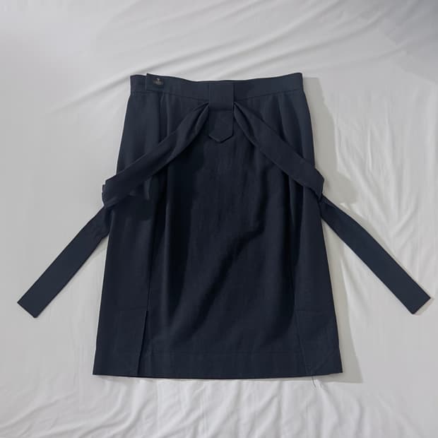 40 비비안웨스트우드 벨트 리본 그레이 미디스커트 긱시크