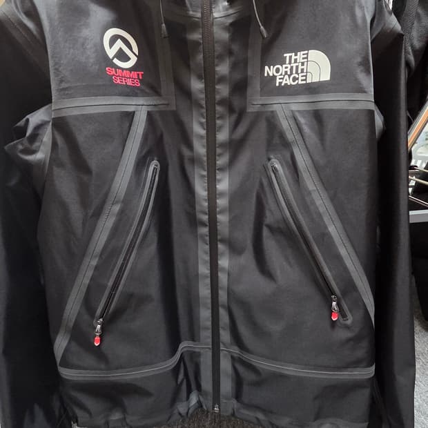 슈프림x노스페이스 서밋 테이프심 자켓 (S사이즈)