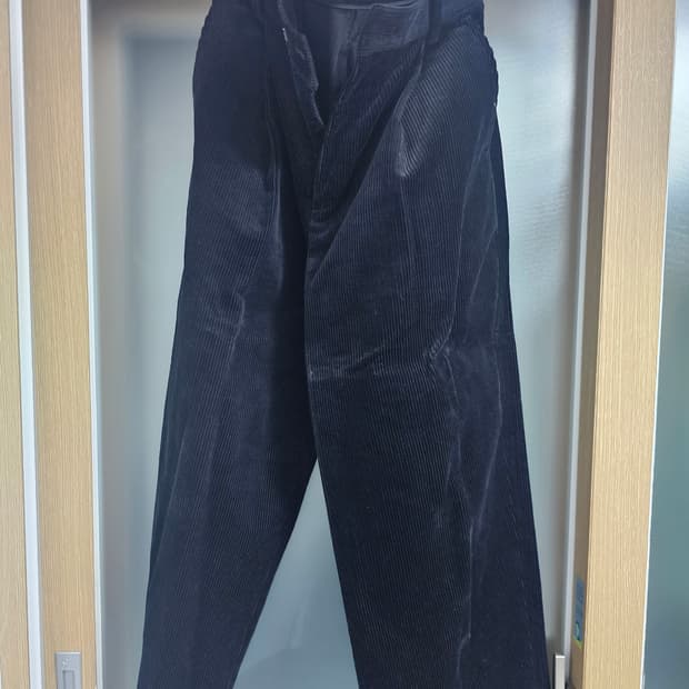 에센셜바이이큐엘 Corduroy Balloon Wide Fit Pants