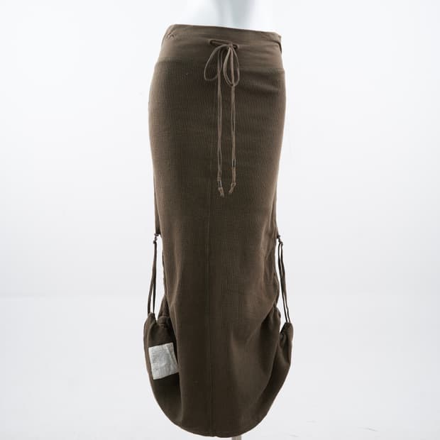 G.O.A 사이드 스트랩 셔링 디테일 롱 스커트