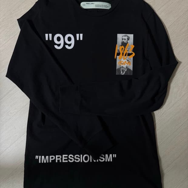 오프화이트 롱슬리브 맨투맨 M