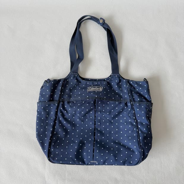 콜맨(Coleman) 도트 숄더백