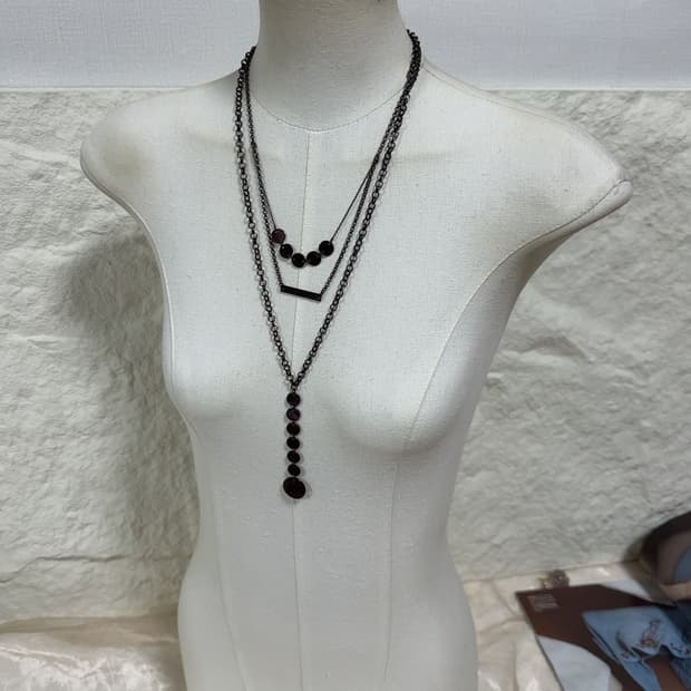 빈티지 고딕 다크 보라 해머링 레이어드 목걸이