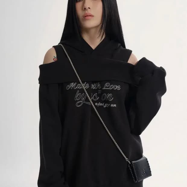 애즈온 키코 오프숄더 후드티 블랙