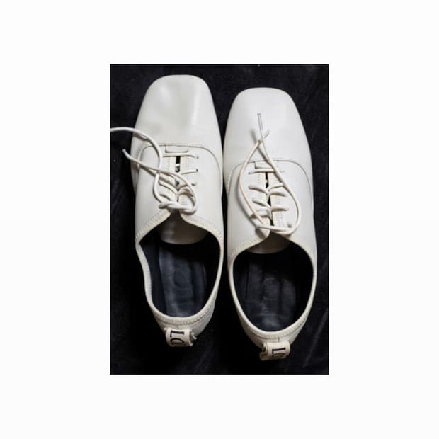 로에베 화이트 더비 255-260사이즈 단품