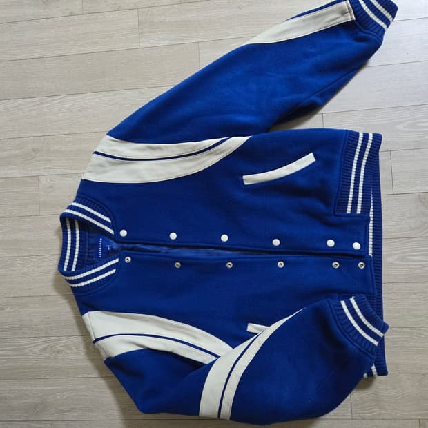 아더에러 바시티 자켓