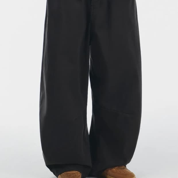 시그니처 와이드 커브드 다트 코튼 팬츠 차콜