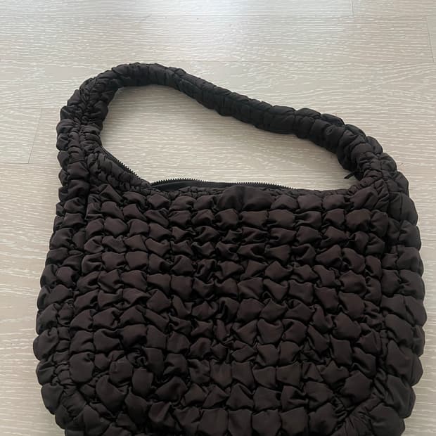 코스 오버사이즈 구름가방 (퀄팅백)