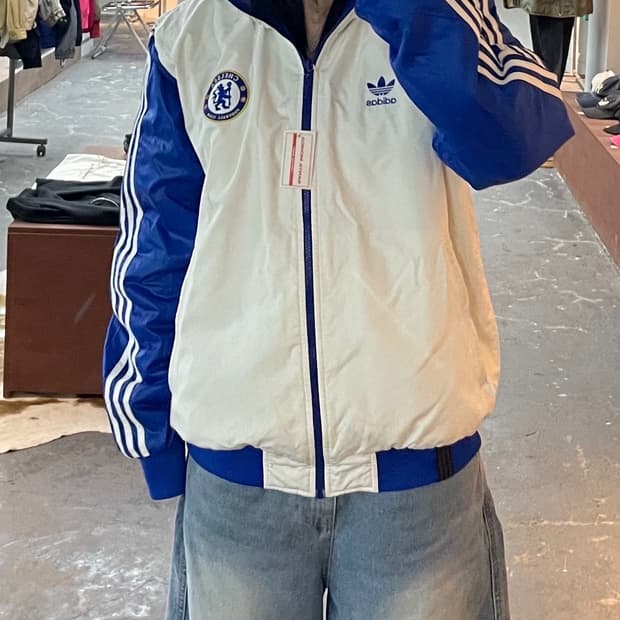 아디다스 첼시 블루화이트 삼선 리버시블 패디드 바람막이점퍼 H1785