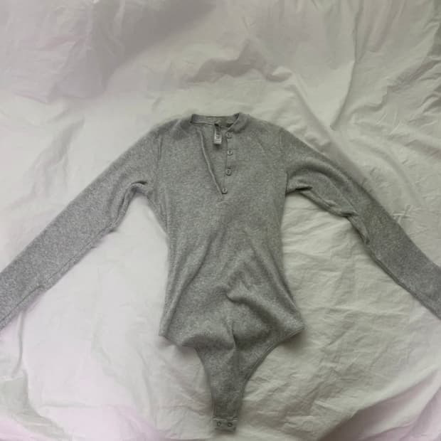 스킴스 바디수트