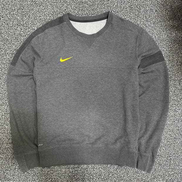 (110) 나이키 드라이핏 맨투맨 회색