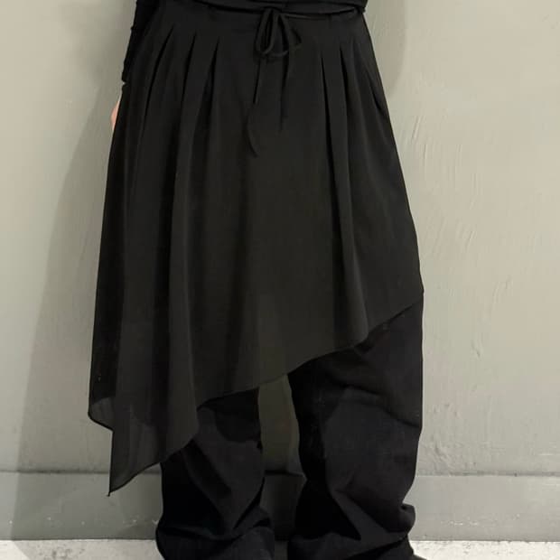 unbalance detail pleats skirt