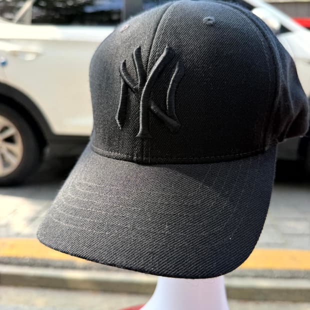 MLB NY Yankees All Black Ball Cap