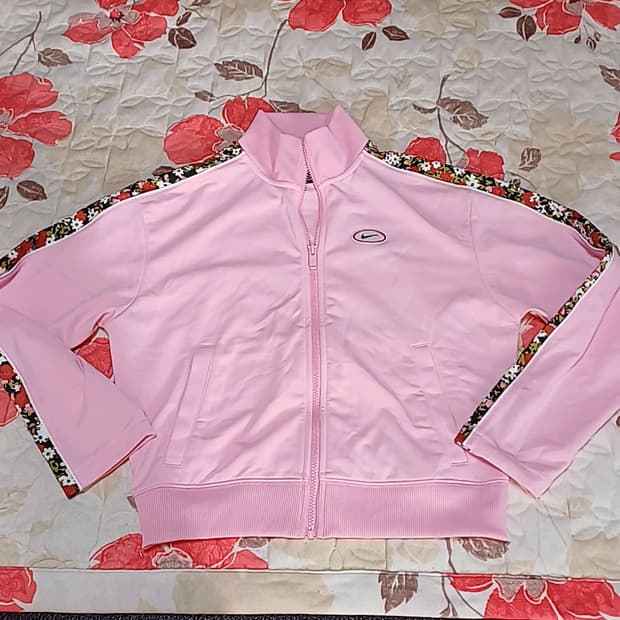 나이키 오버핏크롭저지 M 여성66 가슴53 기장54