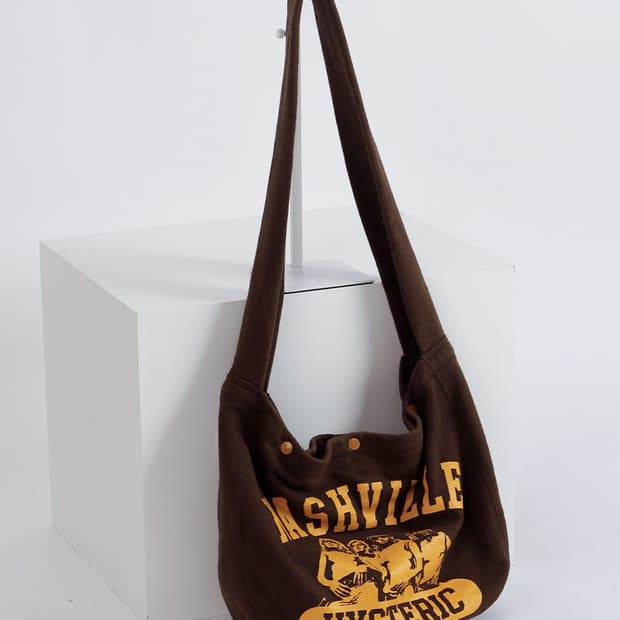 [HYSTERIC GLAMOUR] 내쉬빌 그래픽 스웻 숄더백