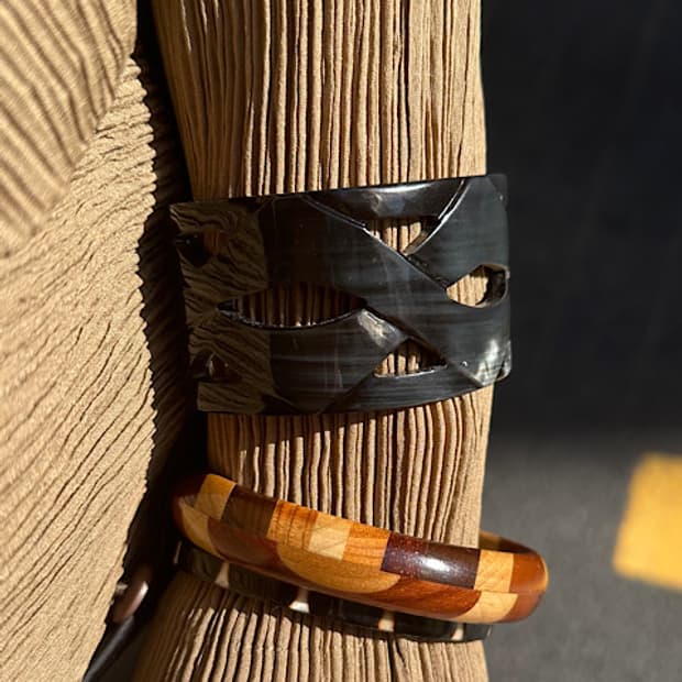 carve cow's horns bangle