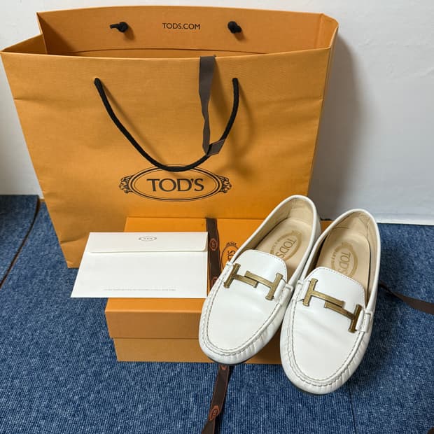 토즈 여성 고미니 도피아 로퍼 화이트 (사이즈 37)