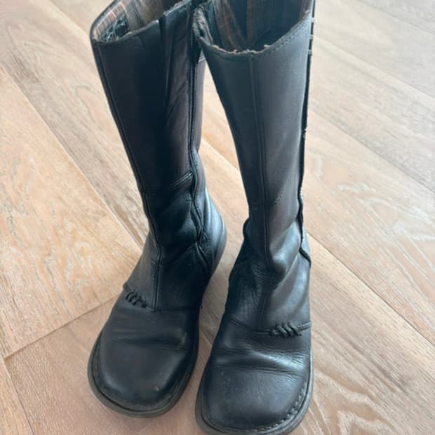 Dr. Martens Authentic Wedge Zip Mid Calf