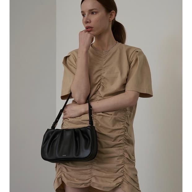 새상품) 스퀘어라인 제니백 숄더백 블랙