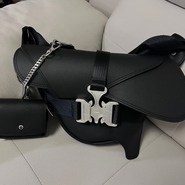이우가마카라스 Triple Covered Crow Buckle Bag