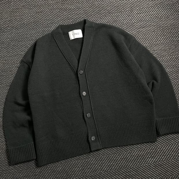 VTWO 미니멀 박시핏 울 가디건 챠콜y 4337