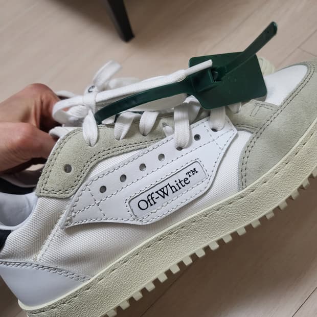 오프화이트 스니커즈 240