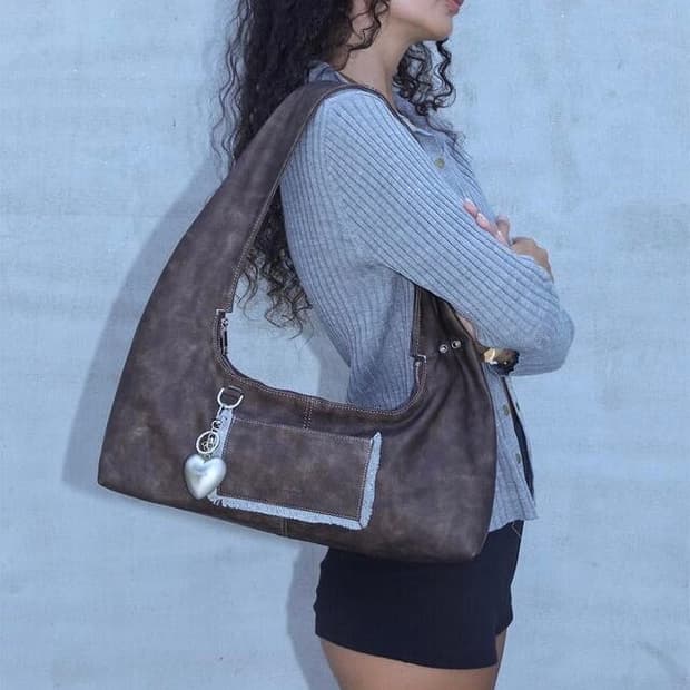 히에타 티나백 브라운